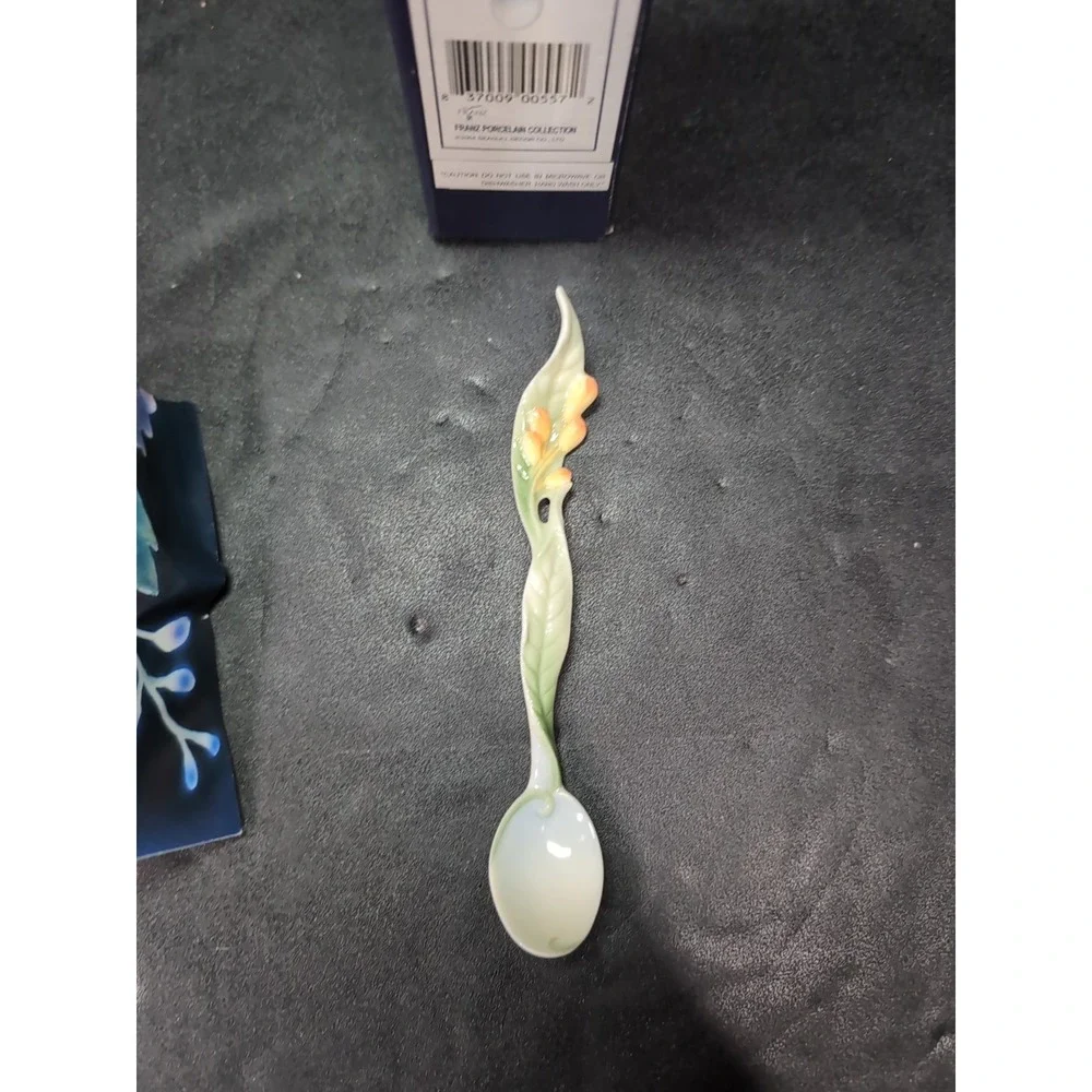 Franz Sculptured Porcelain Spoon FZ00827, Tropical Blossoms Plumeria Design, Art